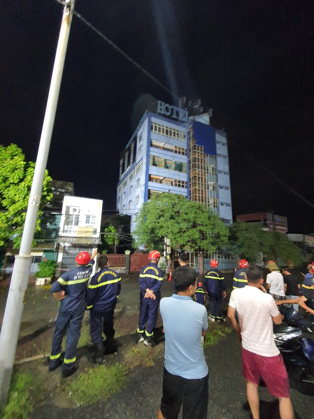 Hải Phòng: Cận cảnh khối nhà thuộc khách sạn Hải Yến bị đổ sập trong đêm  - Ảnh 4.
