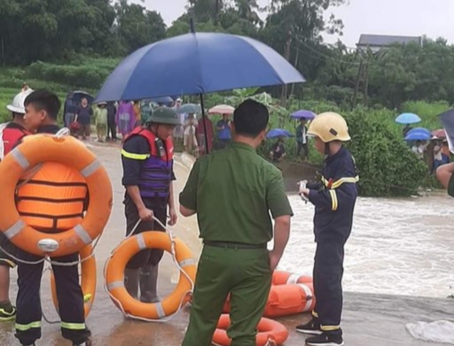 Tìm thấy thi thể nhân viên y tế ở Phú Thọ bị nước lũ cuốn trôi - Ảnh 2.