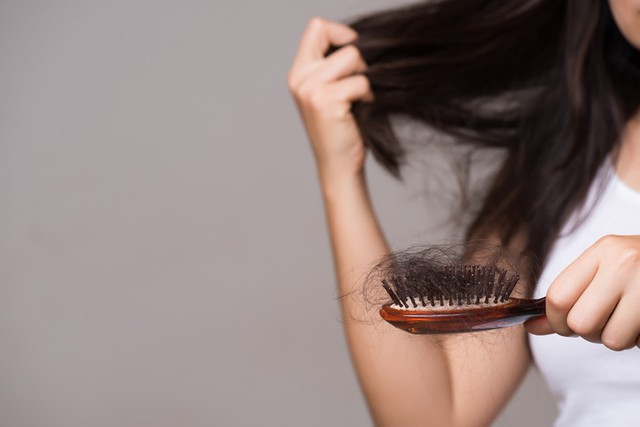 Rụng tóc có thể là triệu chứng báo hiệu bệnh tiểu đường - Ảnh 1.