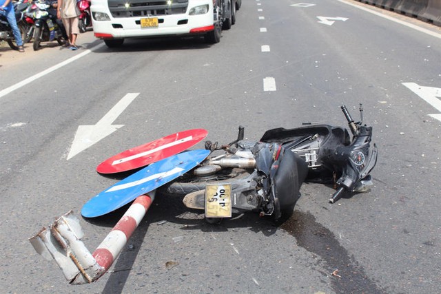 Bình Thuận: Xe tải đâm hàng loạt phương tiện, 2 người tử vong tại chỗ - Ảnh 3.