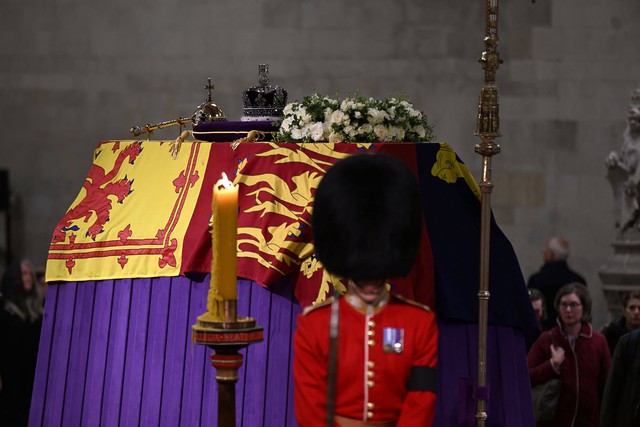 Tang lễ chính thức Nữ hoàng Anh Elizabeth II tôn vinh cuộc đời của vị quân vương anh minh - Ảnh 3.