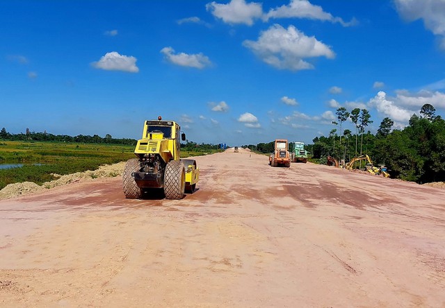 'Lễ' của những công nhân trên đại công trường cao tốc Bắc - Nam - Ảnh 2.