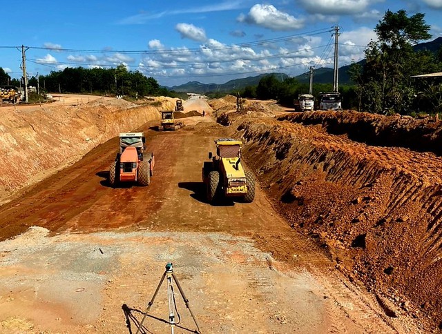 'Lễ' của những công nhân trên đại công trường cao tốc Bắc - Nam - Ảnh 8.