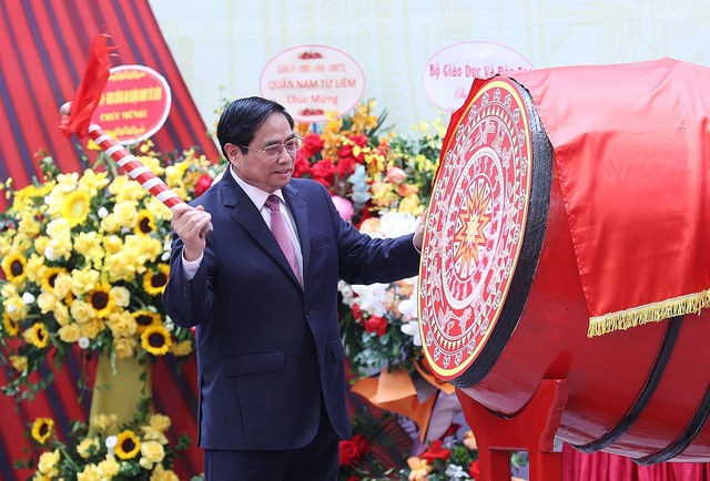 Thủ tướng Phạm Minh Chính: Nhà trường là nền tảng, học sinh là trung tâm, thầy cô là động lực - Ảnh 4.