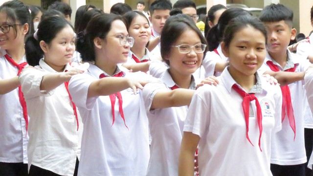 Nghệ An: Hơn 800 nghìn học sinh bước vào năm học mới - Ảnh 1.