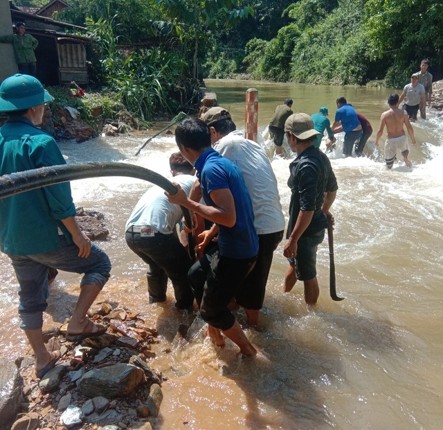 Khẩn trương khắc phục mưa lũ trên địa bàn huyện miền núi Nghệ An  - Ảnh 3.