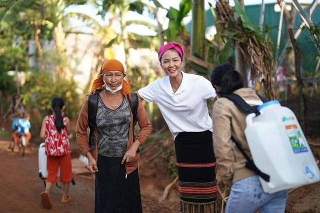 H’Hen Niê và những lần diện trang phục Ê đê, thành công quảng bá nét đẹp văn hóa truyền thống - Ảnh 7.