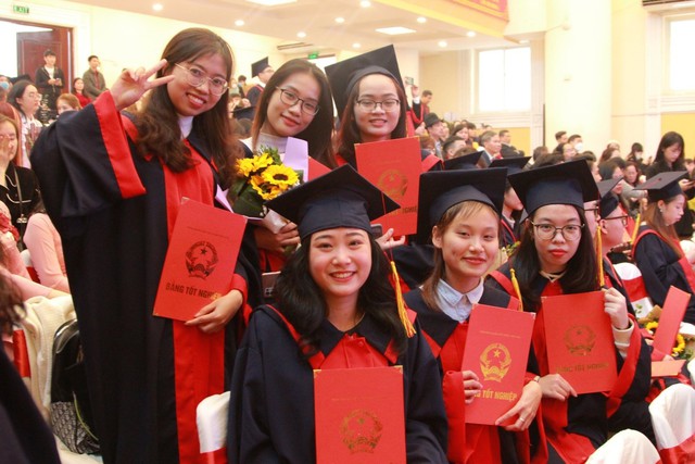 Khóa sinh viên Y khoa đầu tiên tại Trường ĐH Kinh doanh Công nghệ Hà Nội tốt nghiệp - Ảnh 8.