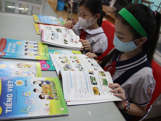 Bộ GD&ĐT chỉ ra hàng loạt thiếu sót trong lựa chọn sách giáo khoa tại 6 tỉnh - Ảnh 2.
