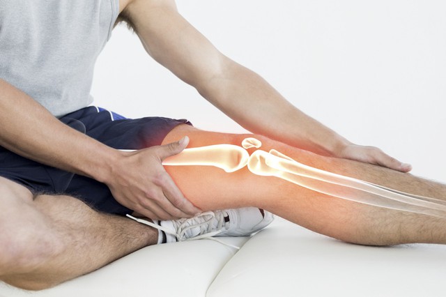 Đau nhức âm ỉ xương chân có phải mắc bệnh gout? - Ảnh 2.