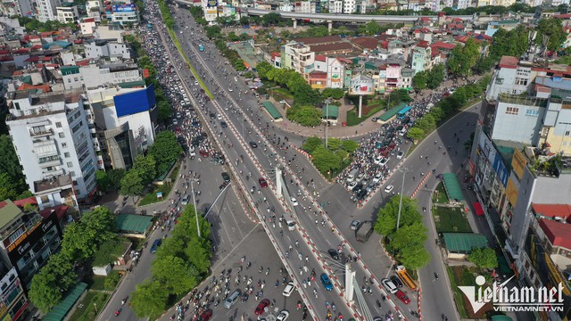 Hà Nội loay hoay giải bài toán ùn tắc nút giao Ngã Tư Sở - Ảnh 1.