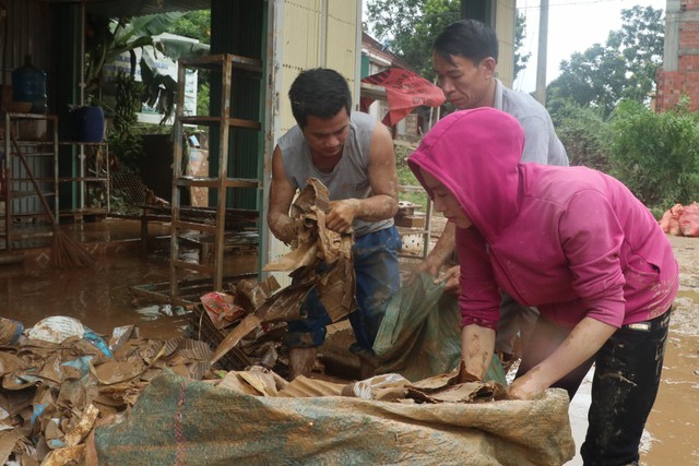 Thủy điện xả lũ trong đêm 'đúng quy trình', dân Quỳ Châu trở tay không kịp - Ảnh 2.