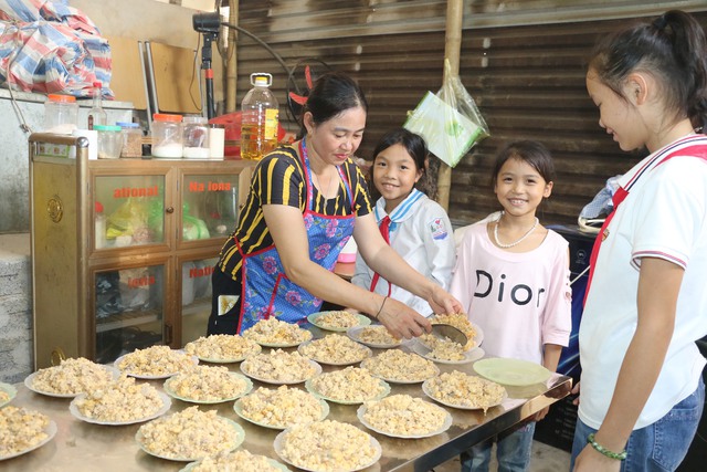 Mô hình trường tiểu học bán trú ở Nghệ An: Vừa làm vừa chờ cơ chế - Ảnh 2.