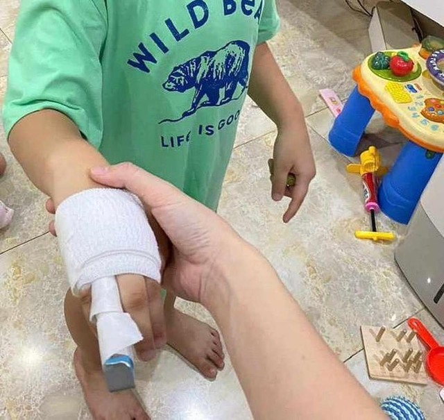 Giáo viên đánh gãy tay học sinh tại Tân Bình bị kỷ luật cảnh cáo - Ảnh 1.