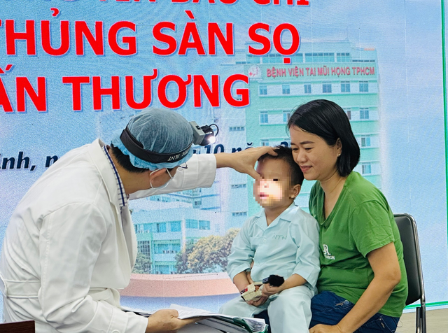 Bị đũa đâm vào mũi khi chạy chơi, bé trai 3 tuổi bị thủng sàn sọ - Ảnh 1.