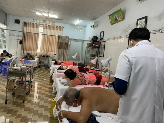 Trạm y tế ở TPHCM 'thay áo mới', thu hút bệnh nhân thăm khám - Ảnh 1.