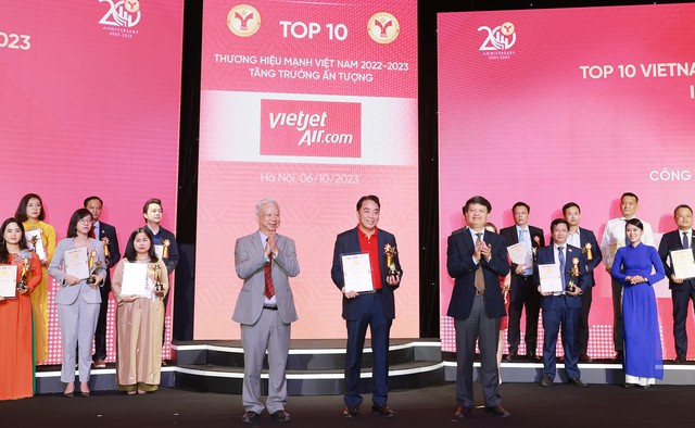 Vietjet được vinh danh “Thương hiệu Mạnh – Tăng trưởng Ấn tượng” 2023 - Ảnh 1.