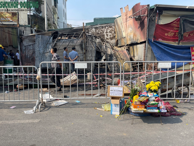 Hiện trường tan hoang vụ cháy tại Thanh Trì khiến 3 người tử vong - Ảnh 2.