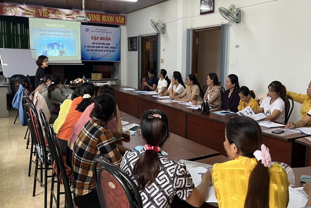 Dự án 7 tại tỉnh Đắk Lắk: Tổ chức tập huấn cho cô đỡ thôn bản- Ảnh 1.