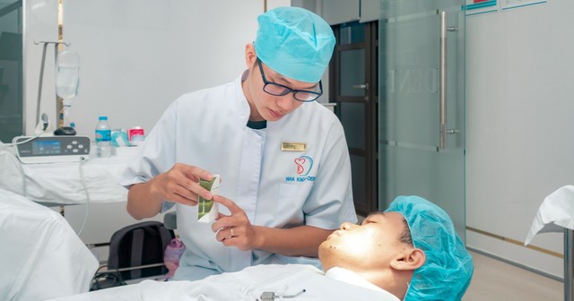 Bác sĩ giải đáp: Trồng răng Implant giá rẻ có tốt không? - Ảnh 2.