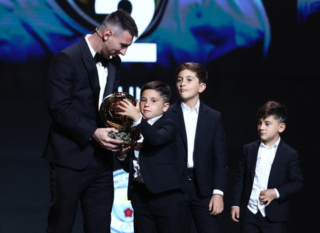 Messi: Danh hiệu này xin dành tặng cho Maradona và người dân Argentina - Ảnh 2.