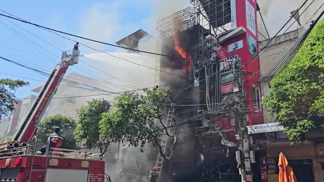 Cháy 3 căn nhà tại TP Buôn Ma Thuột gây thiệt hàng chục tỷ đồng- Ảnh 1.