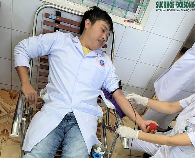 Các y, bác sỹ hiến máu cứu sống thai phụ nguy kịch- Ảnh 2.