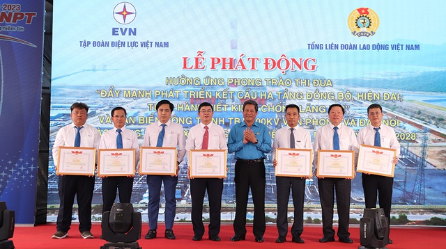 Gắn biển công trình Trạm biến áp 500kV Vân Phong và đấu nối - Chào mừng Đại hội XIII Công đoàn Việt Nam nhiệm kỳ 2023 - 2028- Ảnh 6.