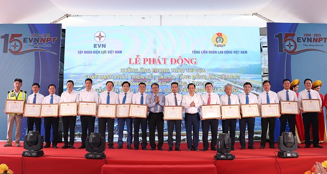 Gắn biển công trình Trạm biến áp 500kV Vân Phong và đấu nối - Chào mừng Đại hội XIII Công đoàn Việt Nam nhiệm kỳ 2023 - 2028- Ảnh 8.