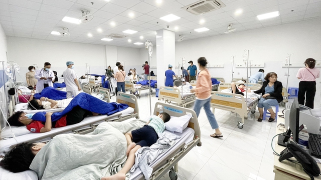 Làm gì để tránh ngộ độc tập thể tại trường học?- Ảnh 1.