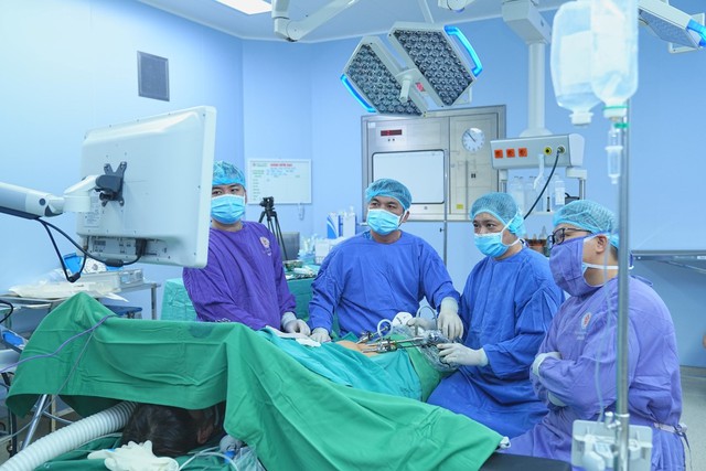 Những kỹ thuật y khoa hiện đại lần đầu tiên được thực hiện ở Việt Nam năm 2023- Ảnh 1.