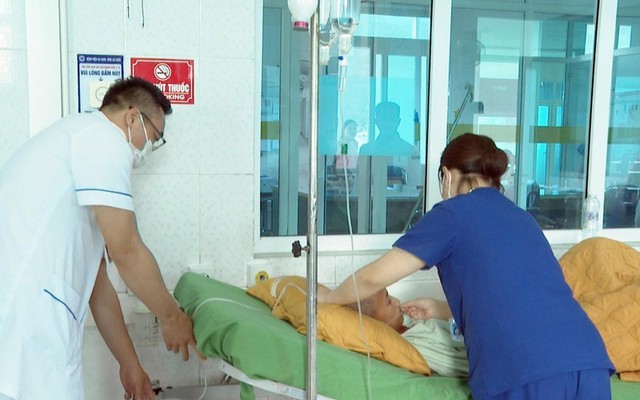 Lai Châu: 14 người nhập viện nghi ngộ độc nấm hoang- Ảnh 1.
