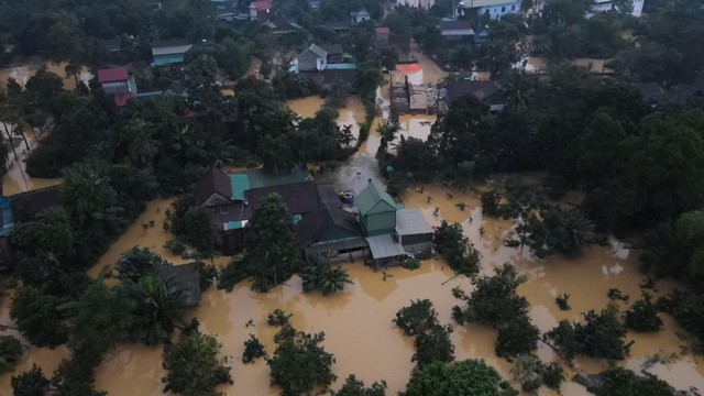 Tình người nơi lũ dữ - Ảnh 1.