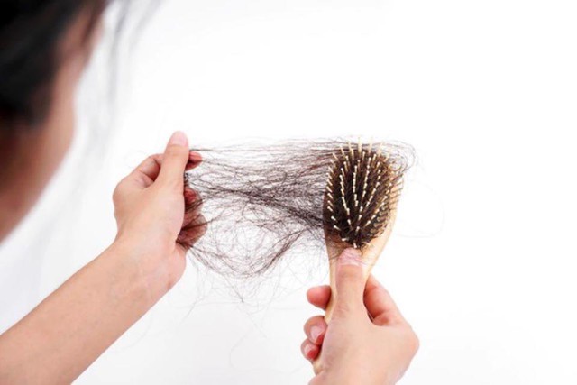 Trung bình, mỗi ngày tóc rụng khoảng từ 50 tới 100 sợi. Nếu tóc rụng nhiều hơn mức trên thì bị coi là có chứng bệnh rụng tóc.