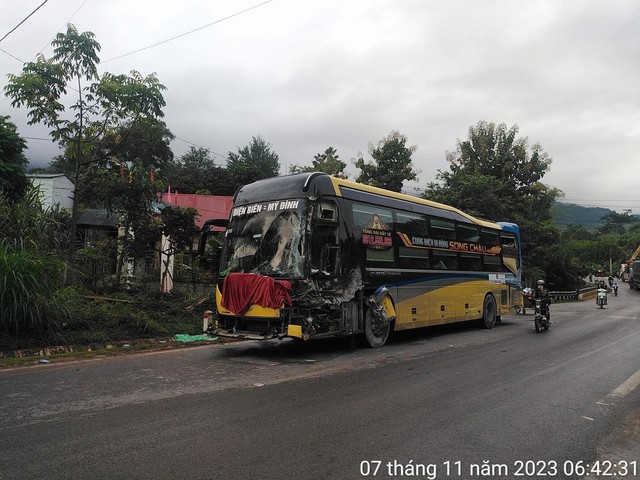 Tai nạn liên hoàn lúc rạng sáng tại Sơn La, hành khách 'thoát chết' thần kỳ - Ảnh 2.