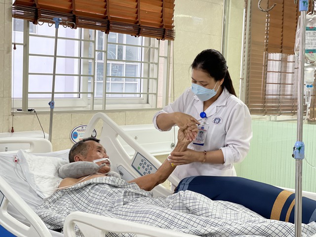 BVĐK Phú Thọ liên tiếp cấp cứu thành công bệnh nhân đột quỵ nguy hiểm- Ảnh 3.
