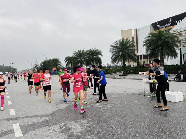 Những hình ảnh ấn tượng tại Giải chạy Nghi Xuân Half Marathon 2023- Ảnh 4.