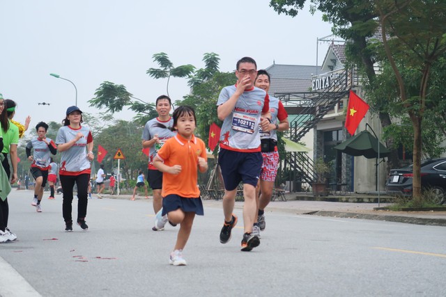 Những hình ảnh ấn tượng tại Giải chạy Nghi Xuân Half Marathon 2023- Ảnh 2.