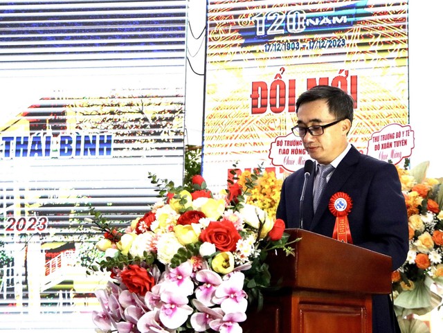 Thứ trưởng Bộ Y tế: BVĐK tỉnh Thái Bình cần phát triển mạnh, bền vững nhiều kỹ thuật cao - Ảnh 1.