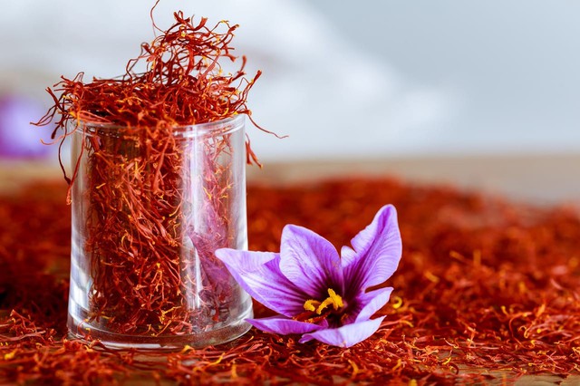 Lạm dụng saffron - nhụy hoa nghệ tây nguy hiểm như thế nào?- Ảnh 1.