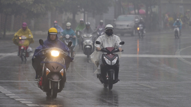 Không khí lạnh lan rộng miền Trung, ứng phó áp thấp nhiệt đới trên biển- Ảnh 2.