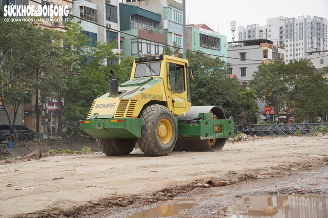 Hiện trạng con đường xuống cấp 10 năm được tu sửa tại Hà Nội- Ảnh 9.