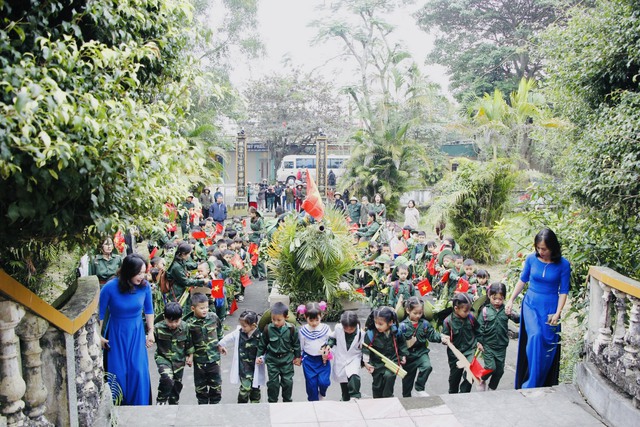 Học sinh trải nghiệm 'Cháu yêu chú bộ đội - Cháu làm chú bộ đội'- Ảnh 13.