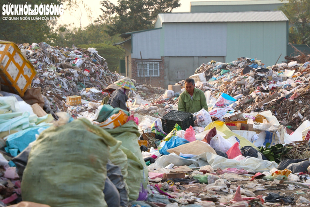 Hàng nghìn tấn rác thải tự phát 'bủa vây' người dân tại Hà Nội- Ảnh 7.
