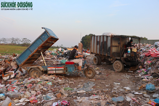 Hàng nghìn tấn rác thải tự phát 'bủa vây' người dân tại Hà Nội- Ảnh 8.