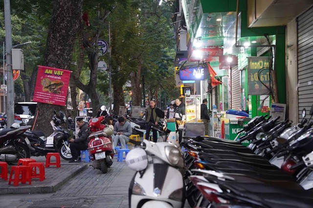 Hiện trạng vỉa hè các tuyến phố dự kiến được cho thuê tại Hà Nội- Ảnh 7.