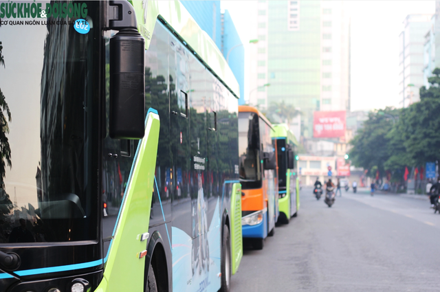 Người dân lưu ý lịch chạy xe buýt, đường sắt đô thị dịp Tết Dương lịch 2024- Ảnh 3.