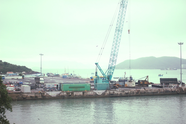 Cảng Nha Trang xuống cấp nghiêm trọng, tạm thời không tiếp nhận tàu khách nội địa- Ảnh 1.