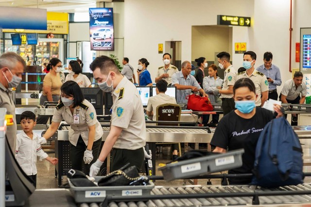 Sử dụng hộ chiếu giả gia tăng, hàng không siết chặt kiểm soát giấy tờ- Ảnh 2.