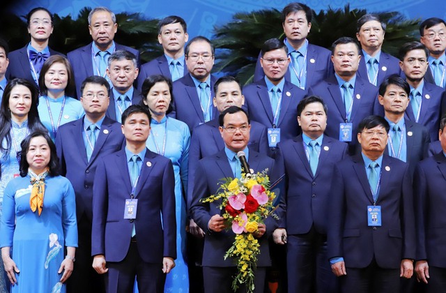 Ông Nguyễn Đình Khang tái đắc cử Chủ tịch Tổng Liên đoàn Lao động Việt Nam nhiệm kỳ 2023-2028- Ảnh 2.